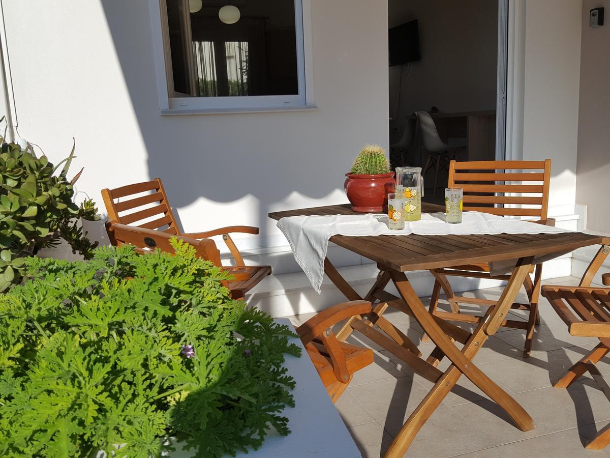 Minimalistic Apartment Near The Sea Guwes Zewnętrze zdjęcie